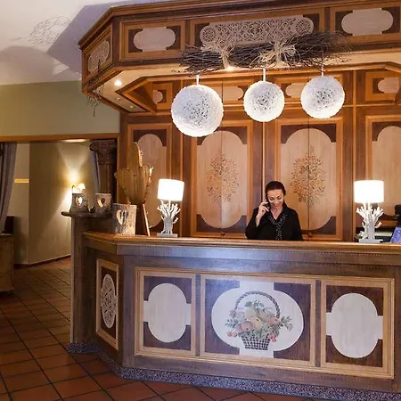 Hotel Le Verger Des Chateaux, The Originals Relais